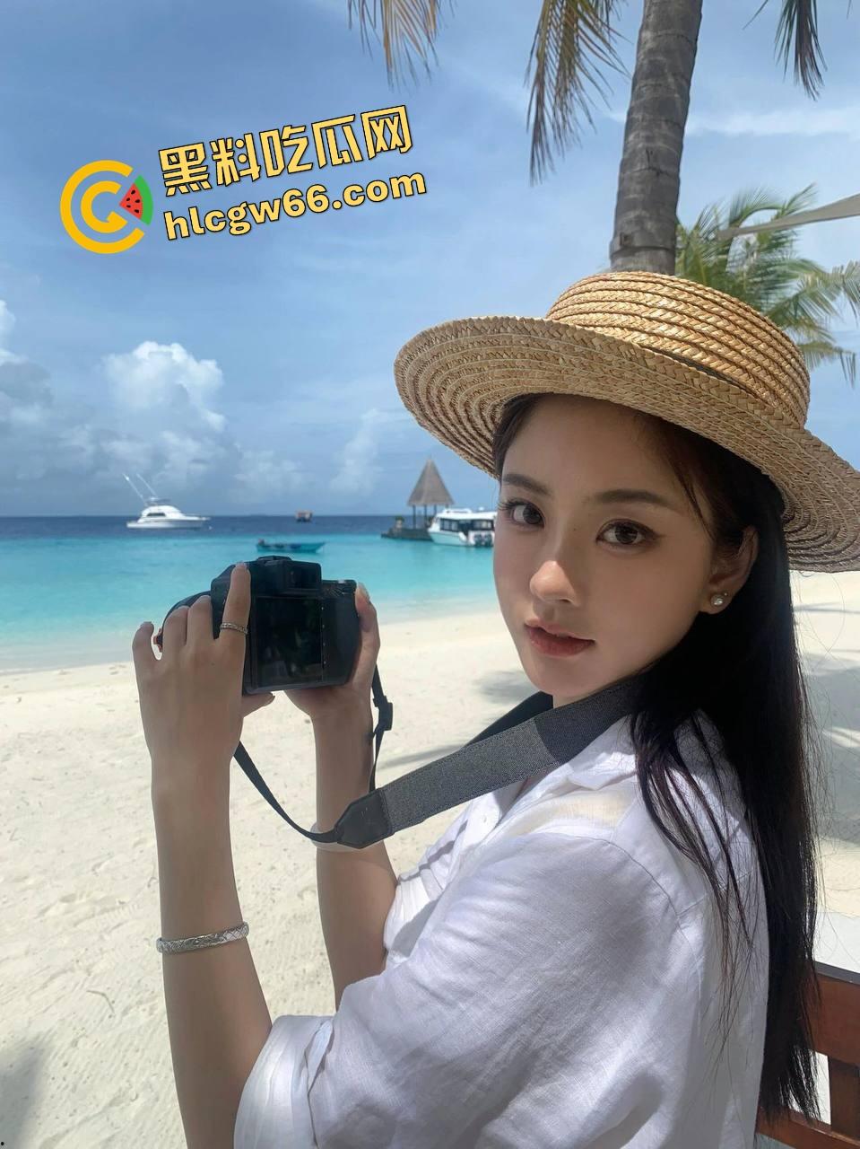 足控福利拉满，脚丫子一搓就爆浆，骚妹用脚玩鸡儿玩得贼6，三分钟不到就给你榨出来，谁还用手啊？  第4张