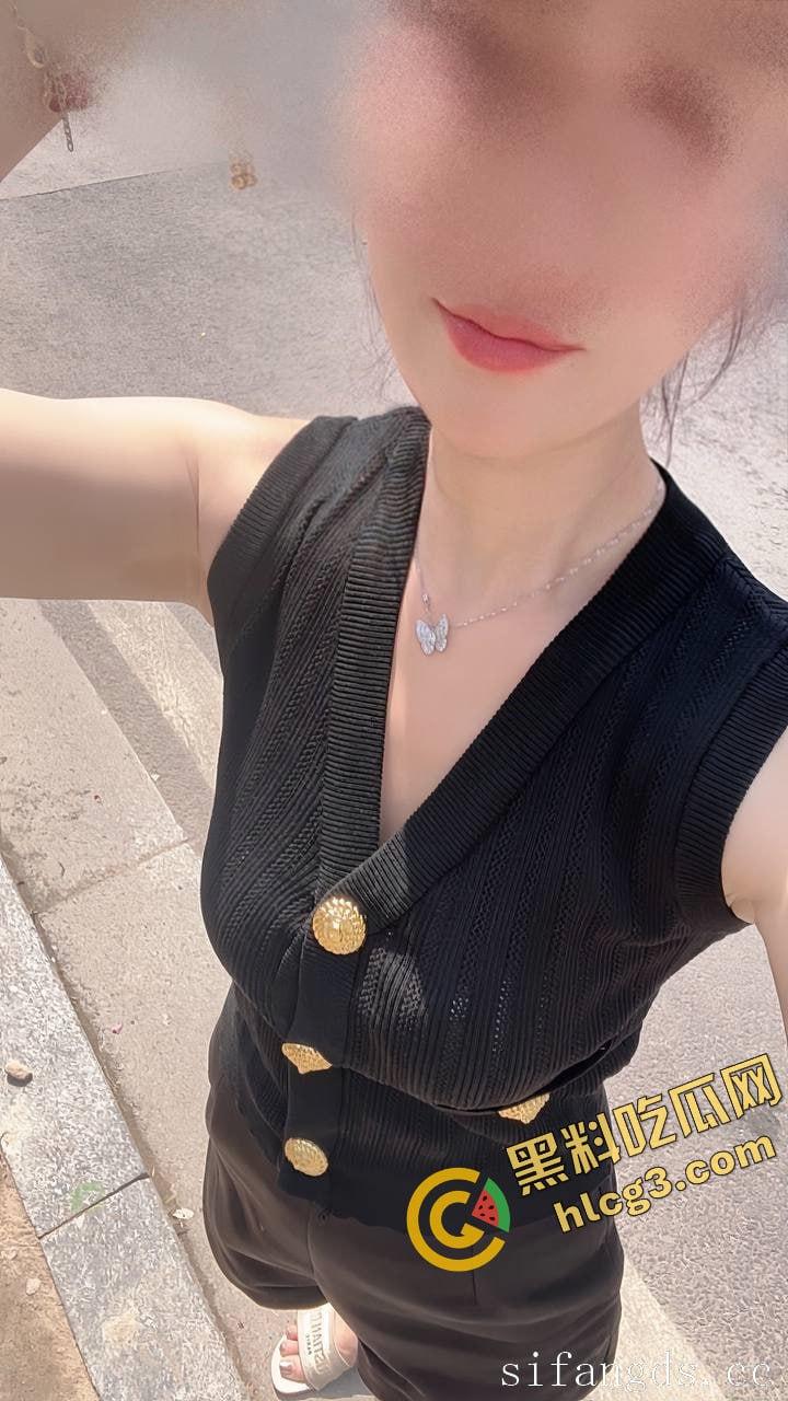 大神真实乱伦大姨子 推特『喜欢我的大姨子』各种爆操大姨子 记录多场景性爱视频流出！  第8张