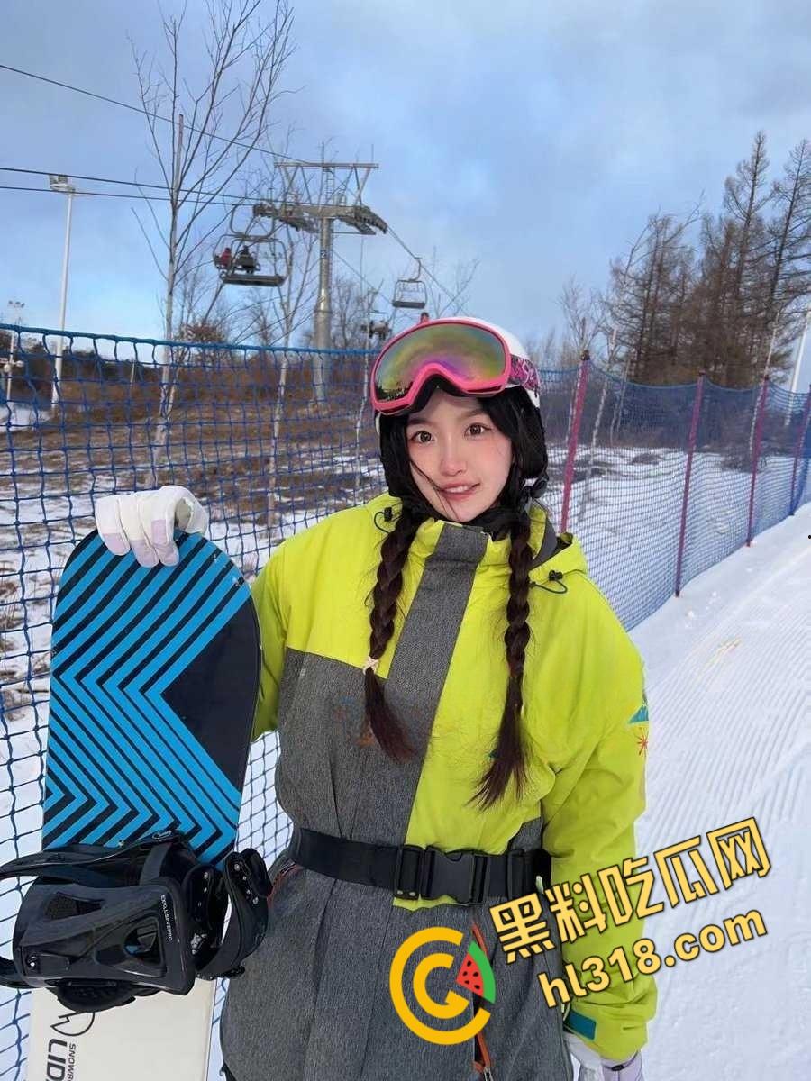 湖北师范大学【曾晓婷】，模样清纯得像个邻家妹妹，但骨子里骚得要命，被22厘米巨物捣得乱颤 !  第3张