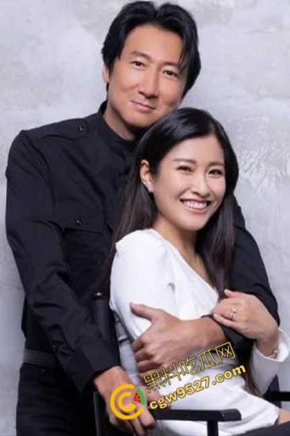 明星也淫乱！香港功夫巨星【洪金宝】儿媳【周家蔚】群交视频大曝光，1女V多男，画面真刺激  第3张