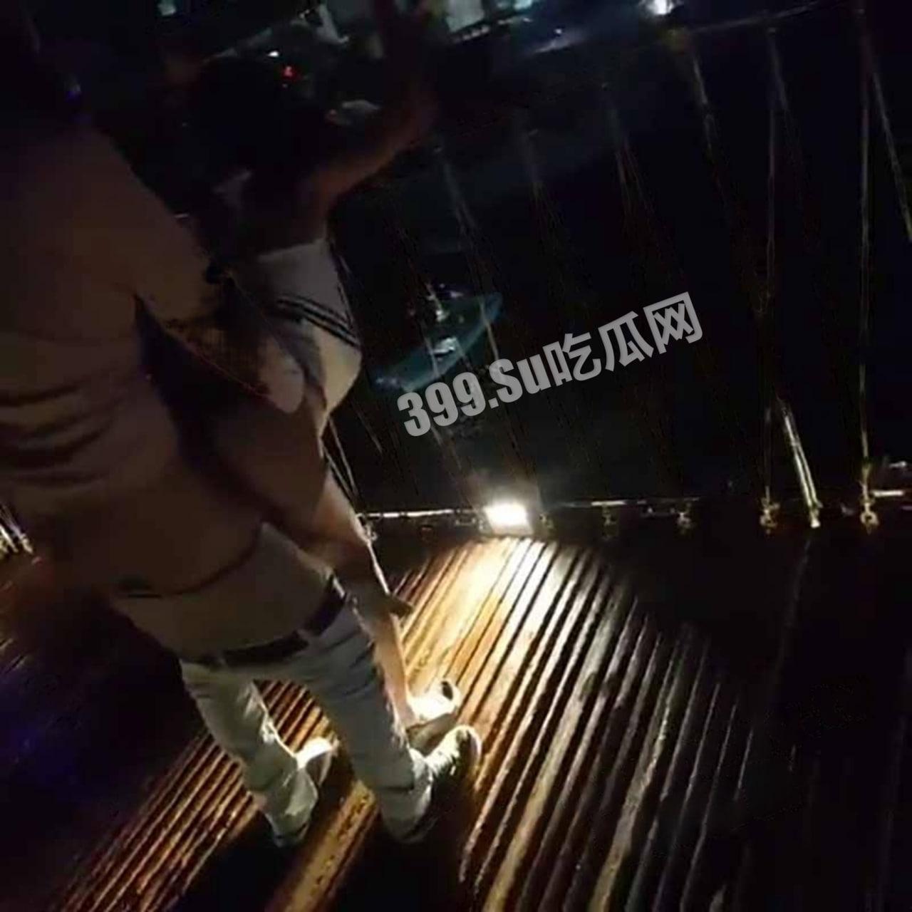 野外大胆系列 台湾新店碧潭桥完整版 来一场激情刺激的桥震吧  第1张