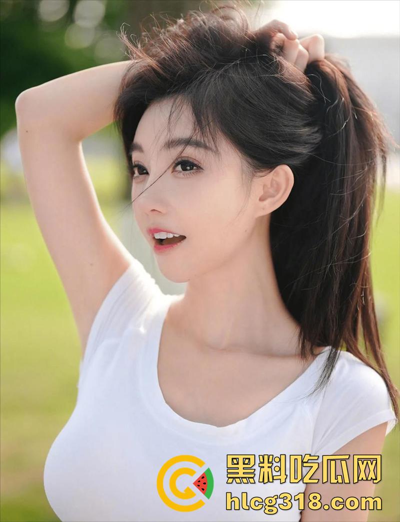 抖音女神【冯提莫】直播走光，动作太大意外春光乍现，却被网友怀疑生过孩子，奶子大的离谱！  第3张