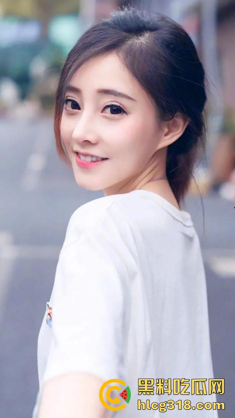 抖音女神【冯提莫】直播走光，动作太大意外春光乍现，却被网友怀疑生过孩子，奶子大的离谱！  第6张