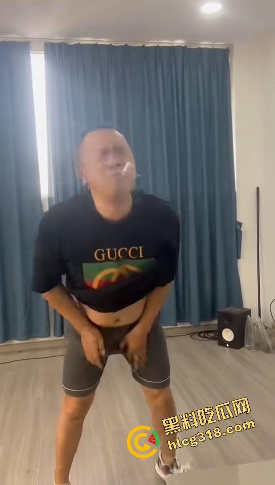 深圳户外瑜伽裤妹子太顶了，大爷看完鸡巴硬成钢，怒放鞭炮和二弟割席断交，给它点个炮看它还敢不敢硬！  第11张