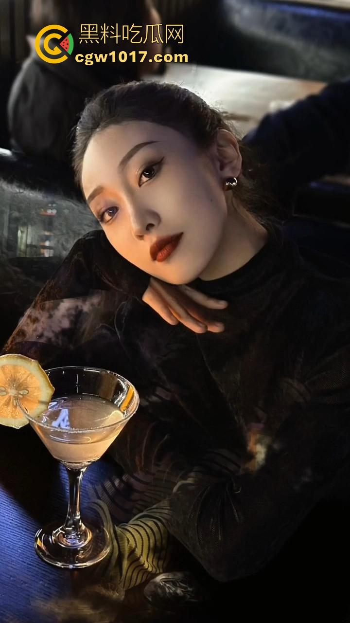 重金拿下高颜值中国舞老师，私下淫荡到巅峰女神变顶级精盆，黑丝长腿翘臀高撅，粉嫩白虎紧穴湿漉漉！  第3张