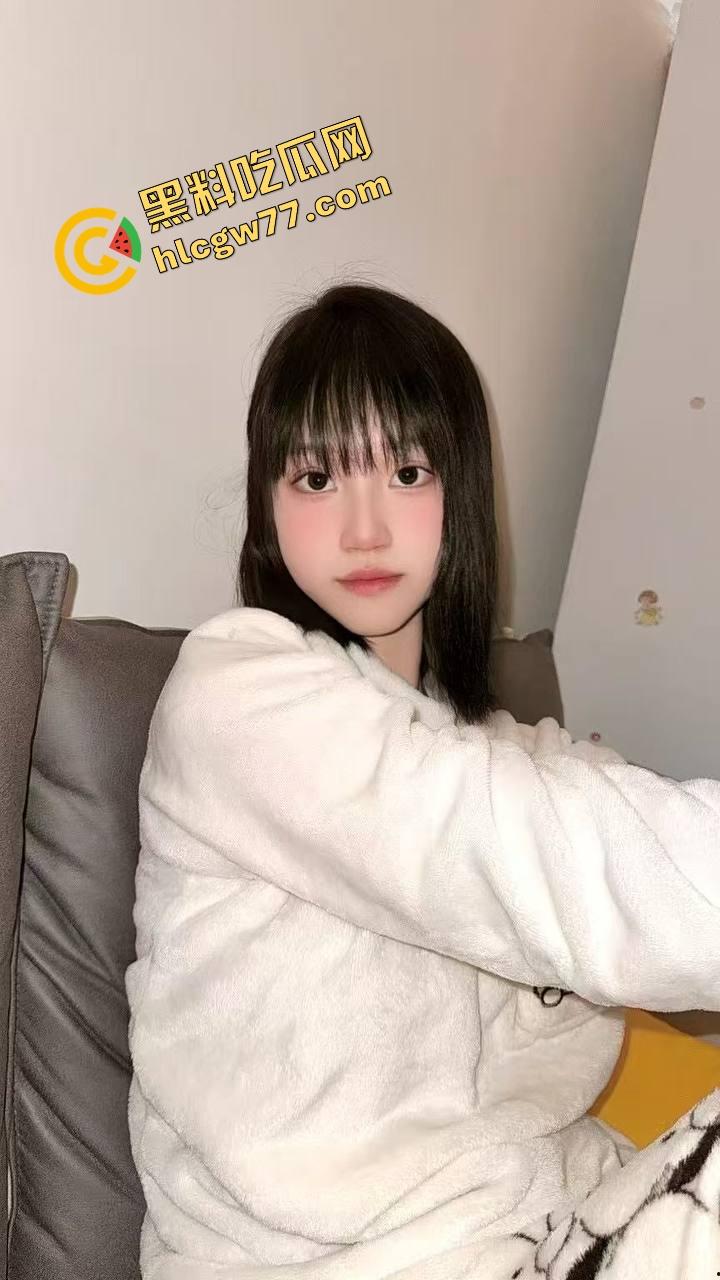 新东方数学老师【田秋弥】表面严师私下变骚狗，爱被羞辱意淫，高潮主动喊草大力点！  第1张