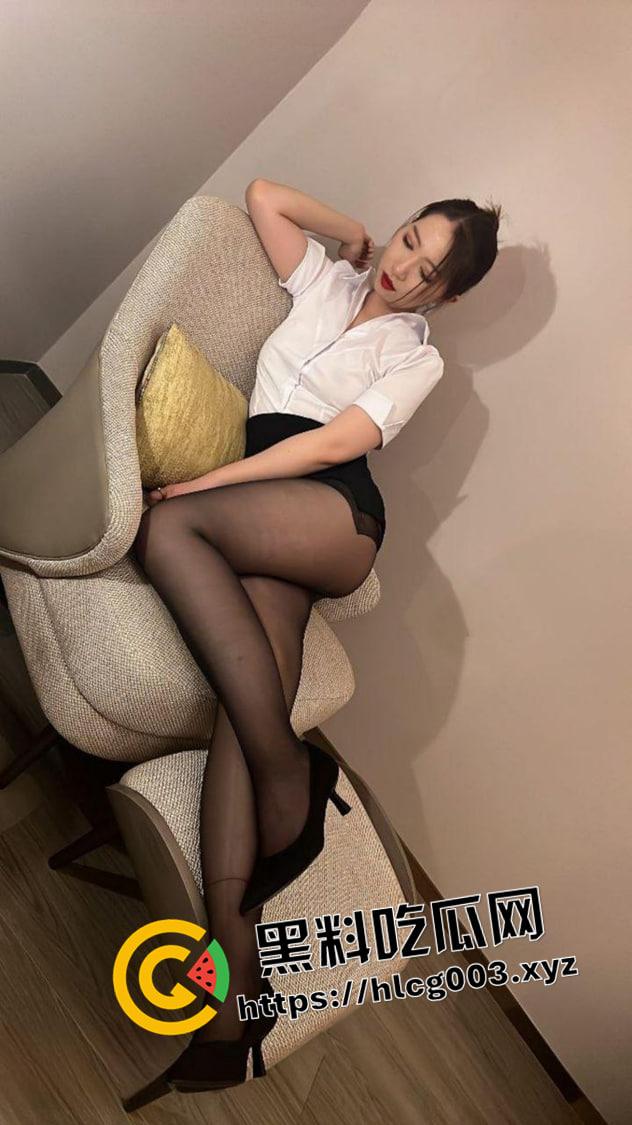 广州新思路人妻【许骚鸡】绿帽老公和好兄弟一起3p 最强口爆吞精颜射 场面极其混乱 最全视频合集  第3张