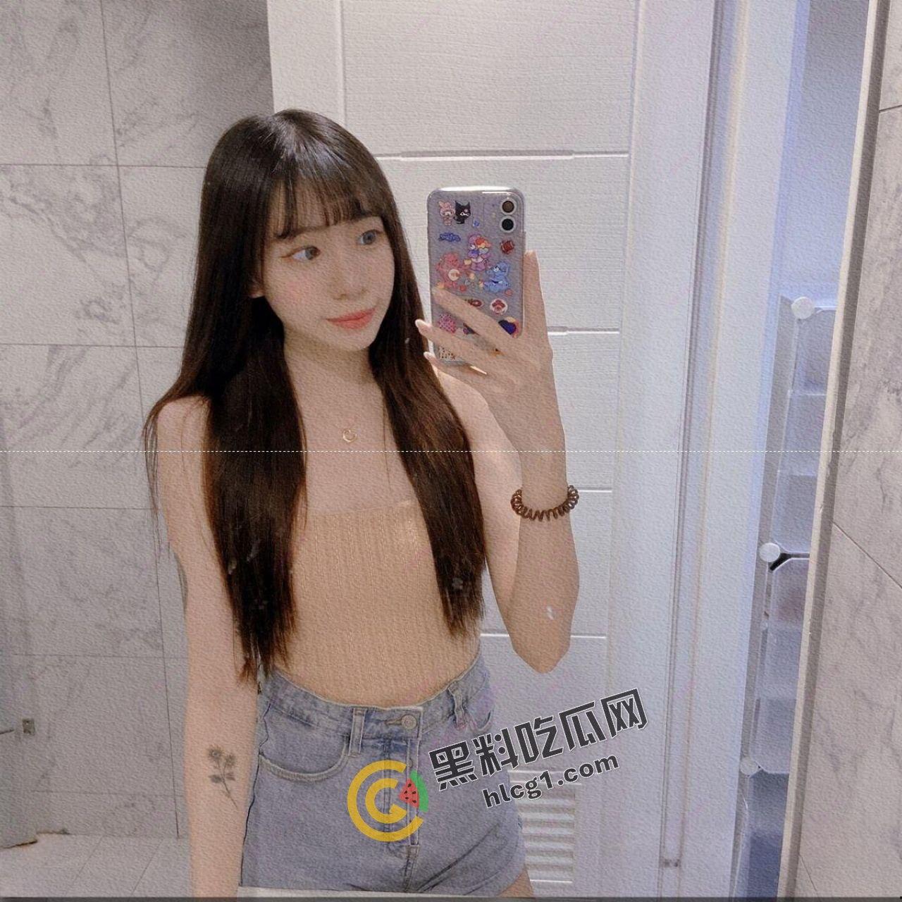 骚气女友浴室穿死库水按摩棒自慰骚穴，各种情趣内衣换穿，icould账号外泄视频流出！  第2张