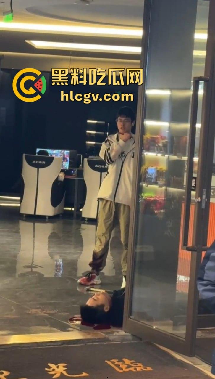 四川郫县00后小伙讨薪变命案！怒捅中介老师后自割脖子，十几刀下去仍然下不去手！  第7张