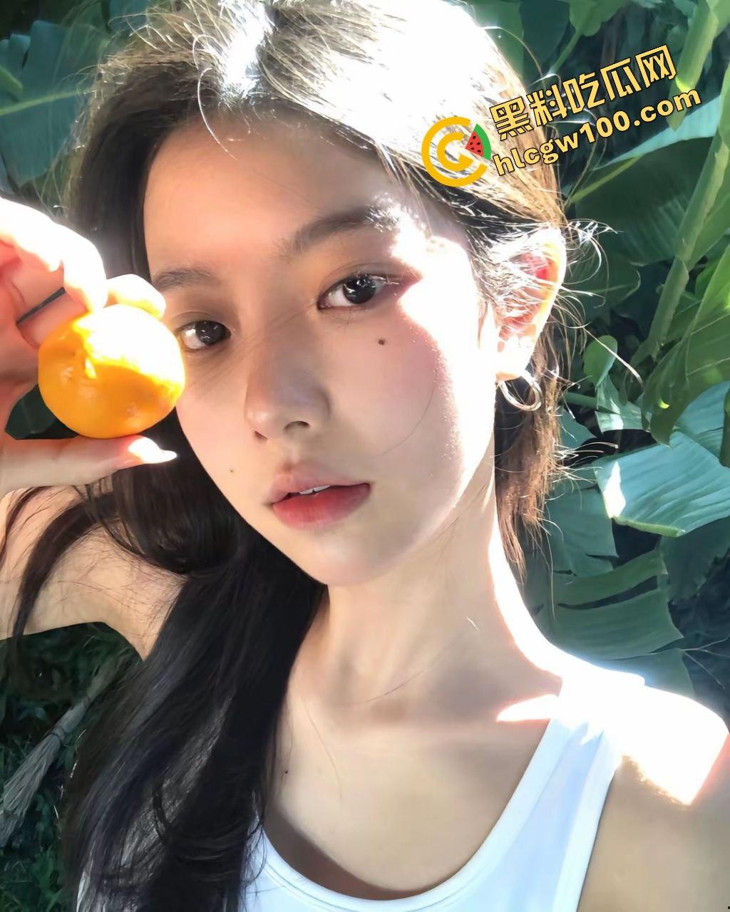 江西景德镇反差婊社会骚鸡母狗『刘欣蕊』足控金爸诱惑足交 深喉直怼喉咙淫荡口交！原创独家流出！  第1张