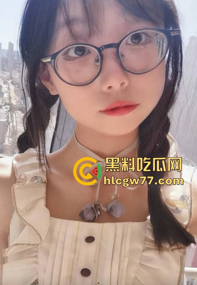 海角乱伦大神 萝莉小表妹 来我家偷情乱伦 换上诱人萝莉裙 卫生间后入爆操 再到桌上无套内射!  第2张