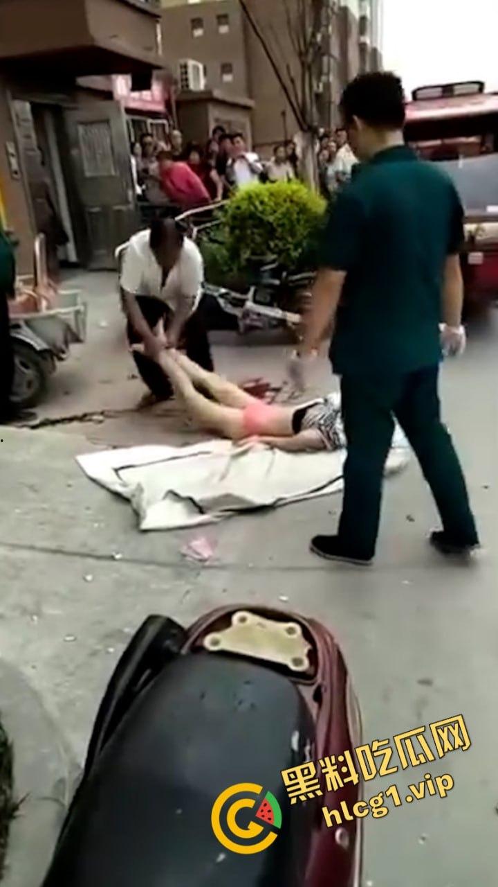 江苏无锡誉龙湖滨小区天台一对男女偷情约炮 男子后入式冲天炮 直接将爽翻天女子顶的坠楼死亡！  第6张