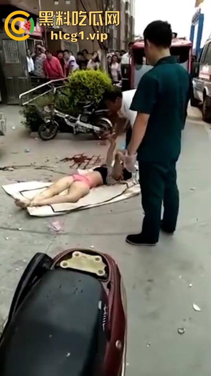 江苏无锡誉龙湖滨小区天台一对男女偷情约炮 男子后入式冲天炮 直接将爽翻天女子顶的坠楼死亡！  第10张