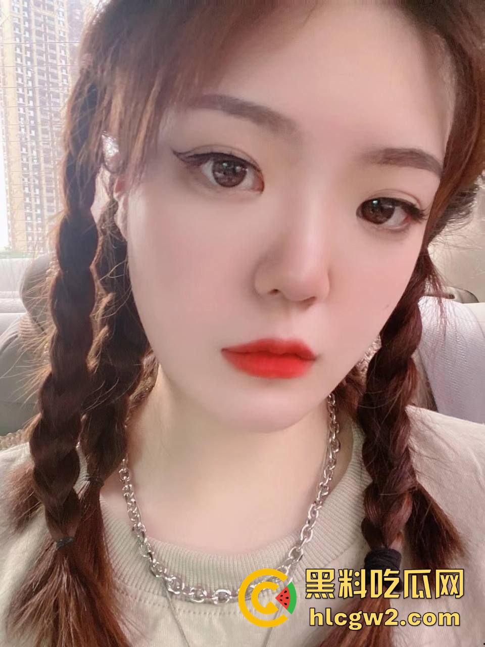 湖北26岁『郭可岚』掰开馒头穴自拍流出  被男友干的翻白眼伸舌头打炮痴态毕露，云盘视频全网疯传！ 第2张