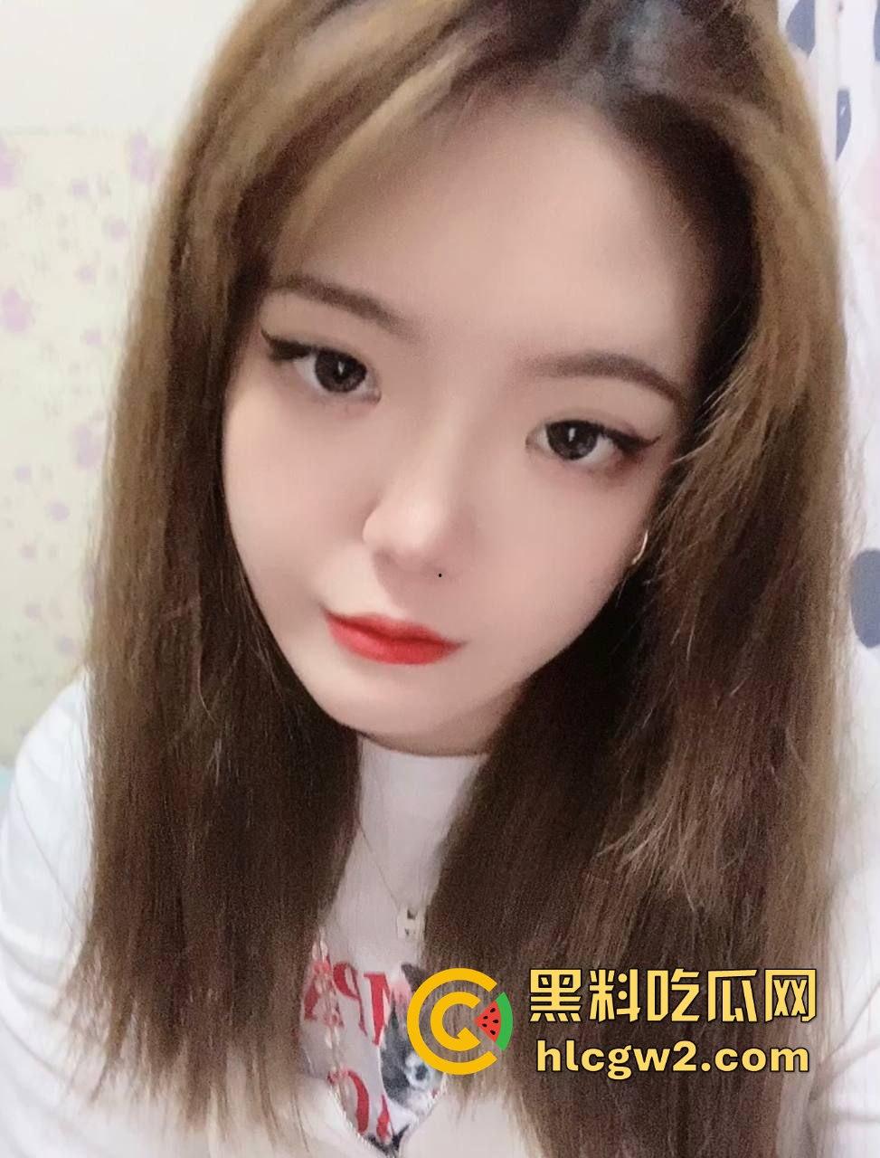 湖北26岁『郭可岚』掰开馒头穴自拍流出  被男友干的翻白眼伸舌头打炮痴态毕露，云盘视频全网疯传！ 第4张