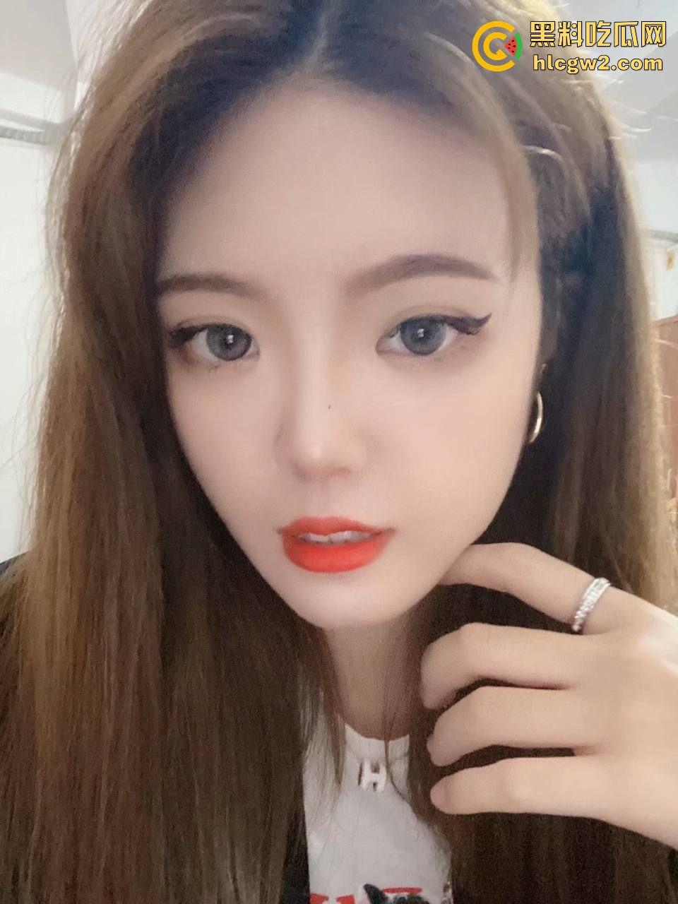 湖北26岁『郭可岚』掰开馒头穴自拍流出  被男友干的翻白眼伸舌头打炮痴态毕露，云盘视频全网疯传！ 第7张