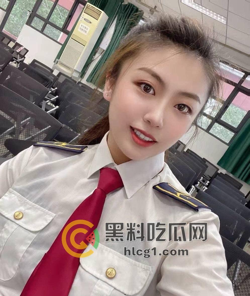山航机长「何娜娜」原地干拔起飞，只为赶回去吃男友鸡巴，躺卧口爆视频被曝出！  第1张