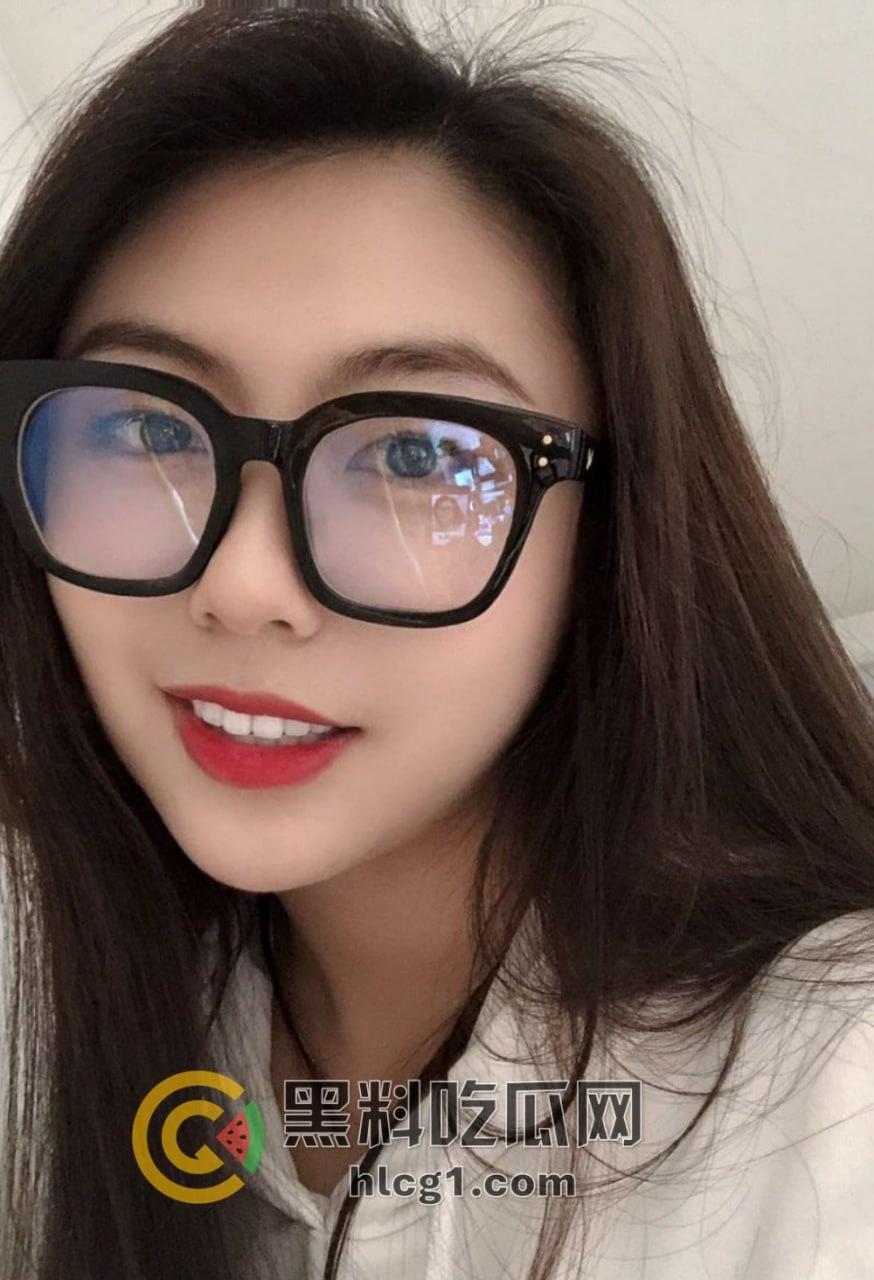 山航机长「何娜娜」原地干拔起飞，只为赶回去吃男友鸡巴，躺卧口爆视频被曝出！  第2张