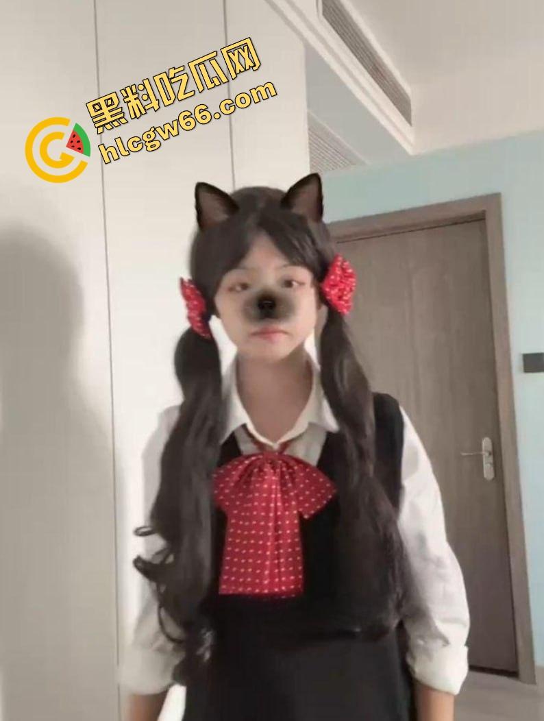 湖南株洲18岁反差骚学妹【刘怡婷】曝光，刚成年就当男网友的远程母狗，放学回家掰穴自慰叫到腿软！  第2张