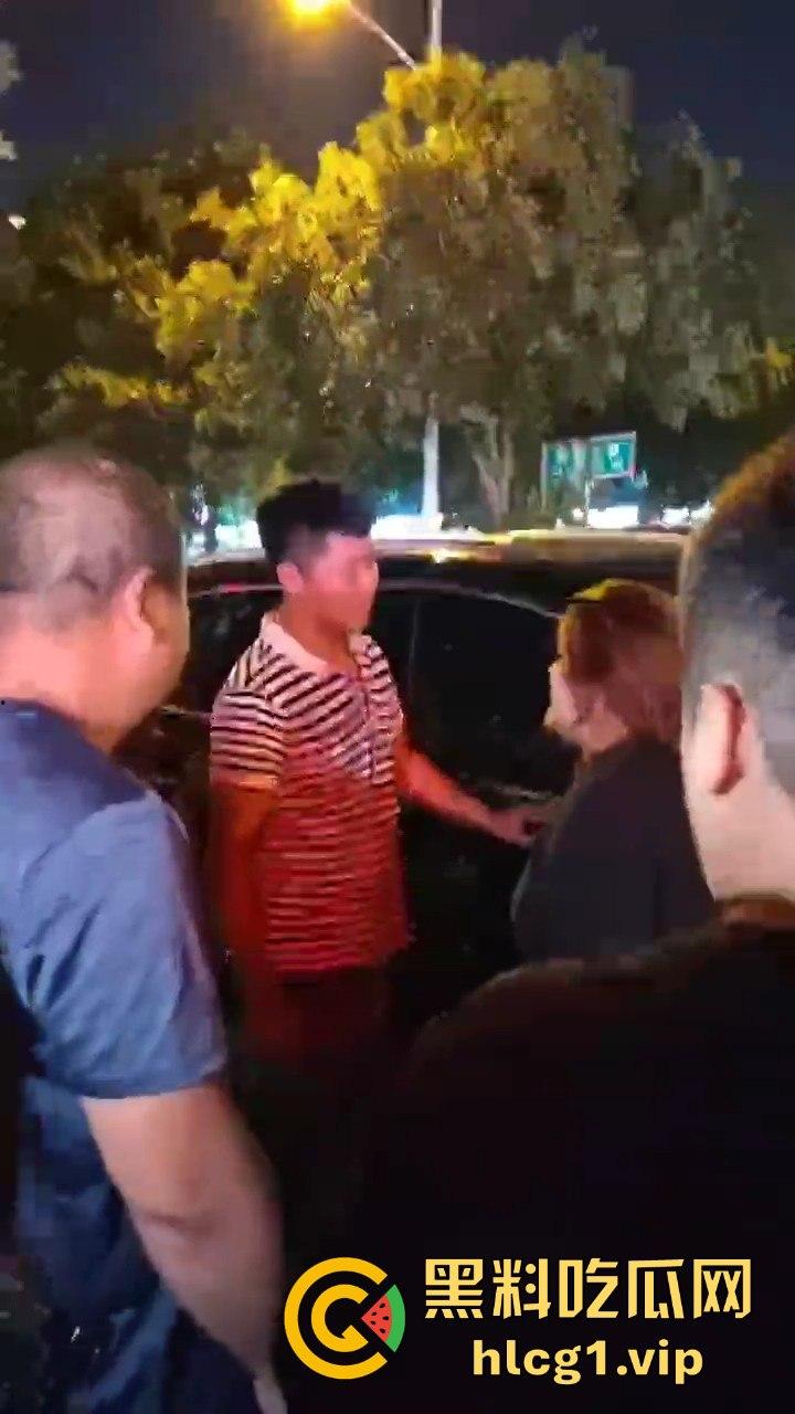 捉奸变反被捉！19岁妹子石家庄大街哭崩，十年小三梦破碎一地！  第2张