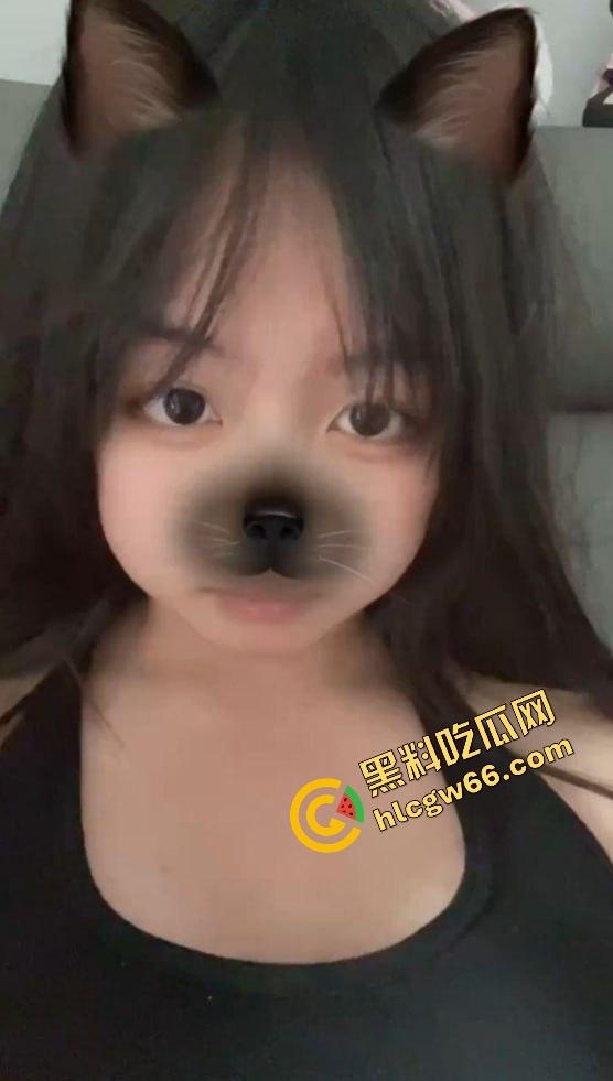 湖南株洲18岁反差骚学妹【刘怡婷】曝光，刚成年就当男网友的远程母狗，放学回家掰穴自慰叫到腿软！  第3张