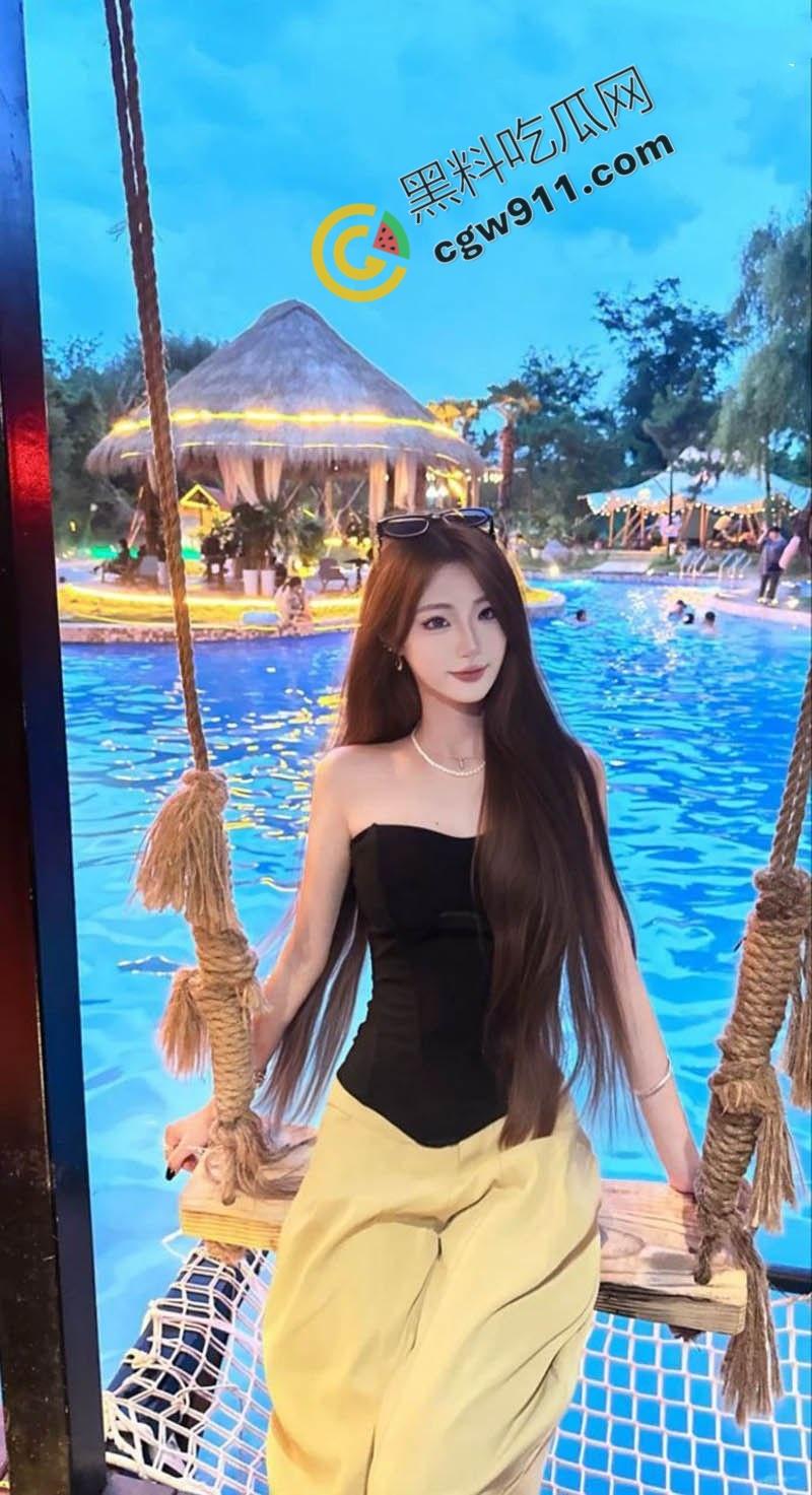 广西柳州大长腿美女【刘璐】成富二代胯下母狗！戴黑皮项圈深喉服侍，翘臀高撅撞击啪啪，狂野摆动高潮尖叫震天  第5张