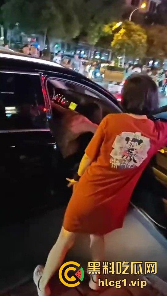 捉奸变反被捉！19岁妹子石家庄大街哭崩，十年小三梦破碎一地！  第4张