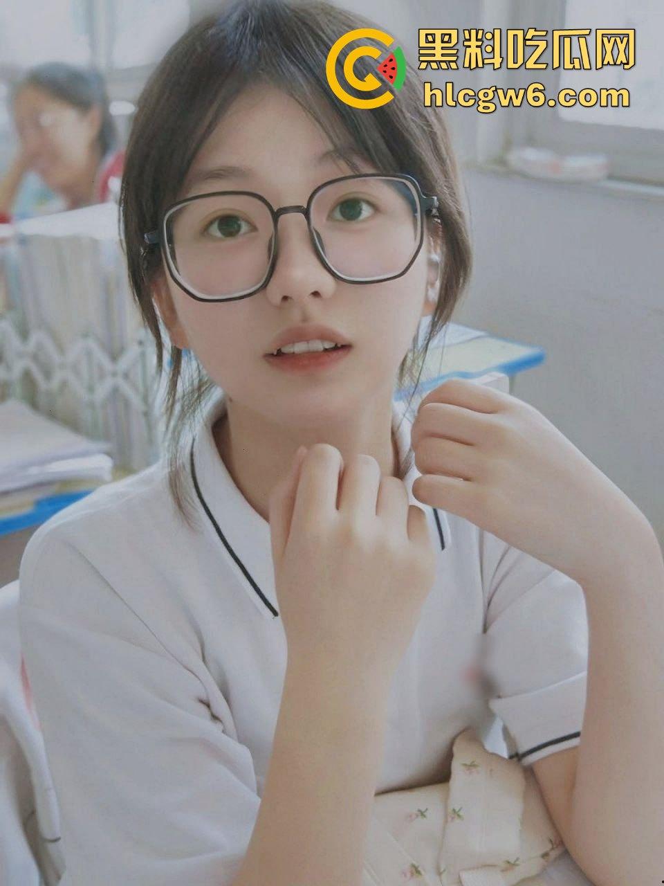 湛江校园乖乖女『袁雨怡』课后厕所吃鸡名场面曝光，老师还在办公室改卷她练枪，人狠话不多人小技术骚！  第1张