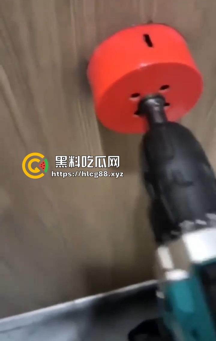 宁波万象城鸟洞事件，群友挖洞被抓，赔7000补窟窿，原来厕所鸟洞是他妈的专业户挖的！  第4张