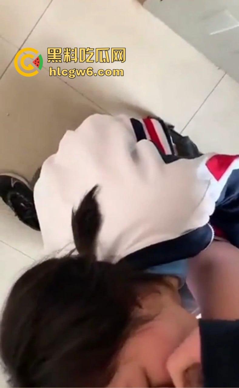 湛江校园乖乖女『袁雨怡』课后厕所吃鸡名场面曝光，老师还在办公室改卷她练枪，人狠话不多人小技术骚！  第7张