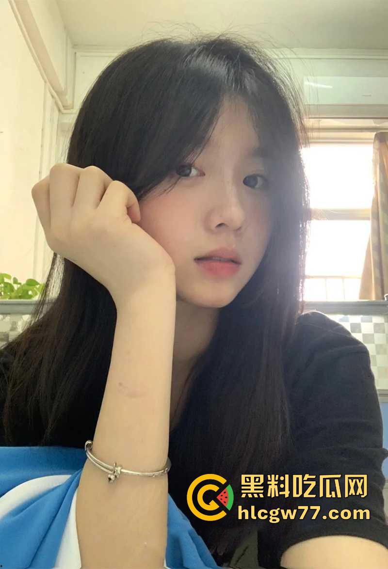 00后清纯学生妹【小玉米】自慰视频流出 穿着情趣女仆装卖浪发骚 跳蛋插穴淫水横流直冒白浆  第1张