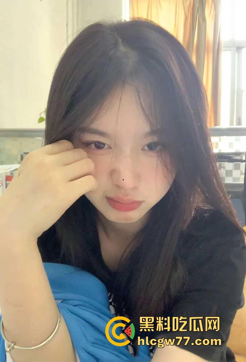 00后清纯学生妹【小玉米】自慰视频流出 穿着情趣女仆装卖浪发骚 跳蛋插穴淫水横流直冒白浆  第3张