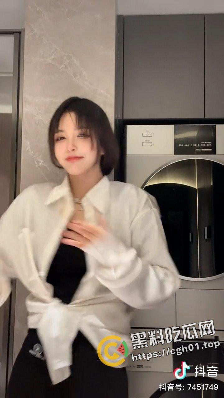 开盒LPL知名主持人【RITA】！开奔驰 喝战马 电竞椅上日rita 电竞少年的女神个人信息大曝光  第6张