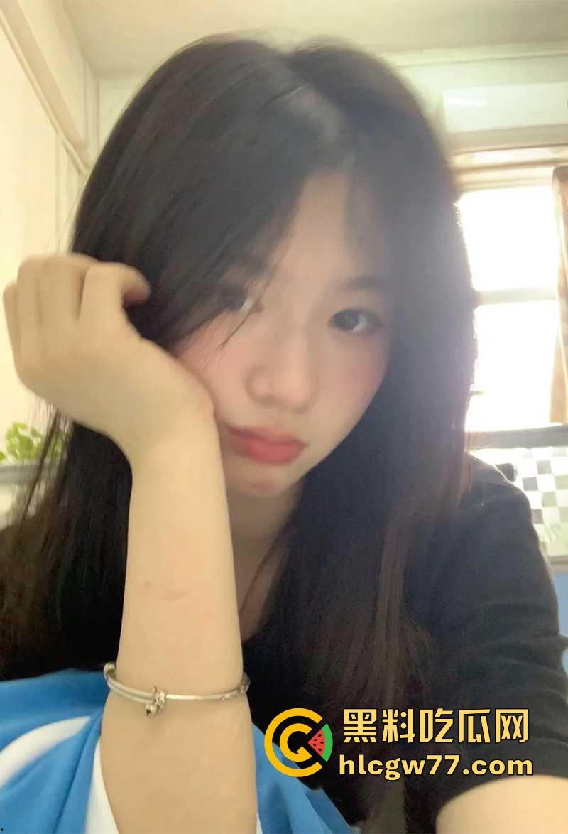 00后清纯学生妹【小玉米】自慰视频流出 穿着情趣女仆装卖浪发骚 跳蛋插穴淫水横流直冒白浆  第4张