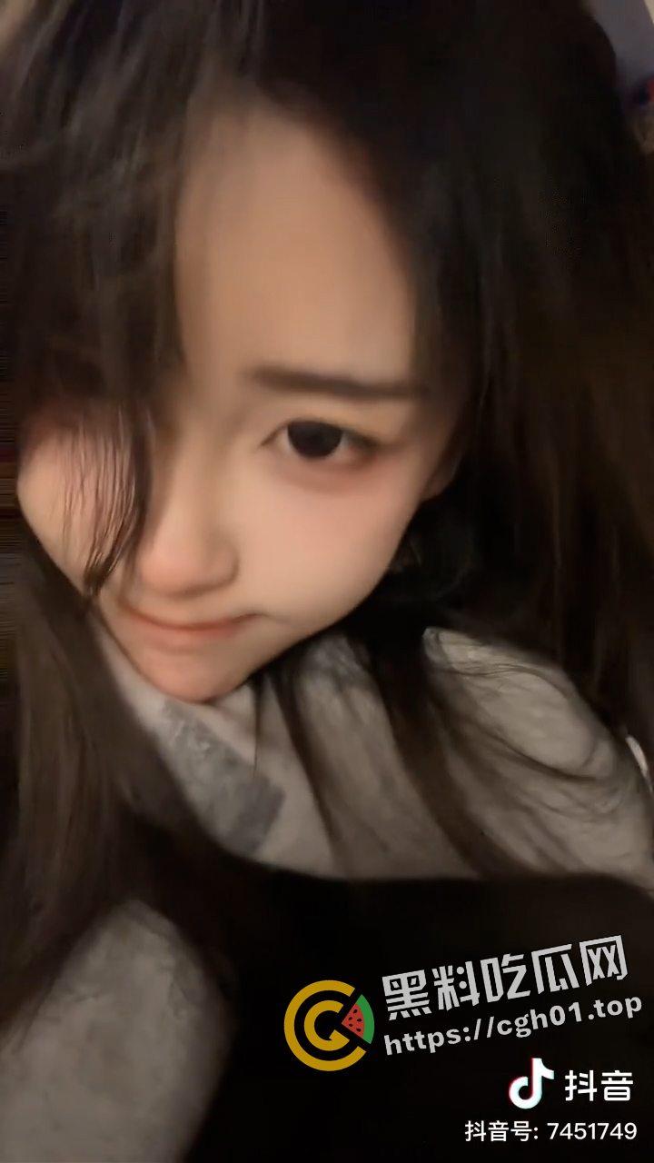 开盒LPL知名主持人【RITA】！开奔驰 喝战马 电竞椅上日rita 电竞少年的女神个人信息大曝光  第9张