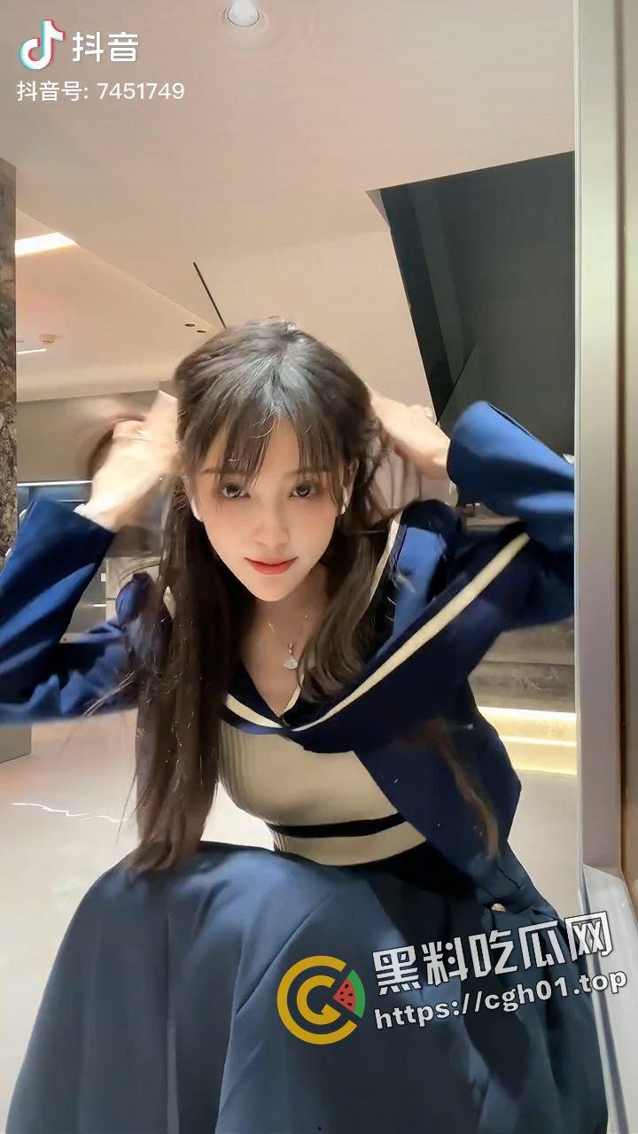 开盒LPL知名主持人【RITA】！开奔驰 喝战马 电竞椅上日rita 电竞少年的女神个人信息大曝光  第10张