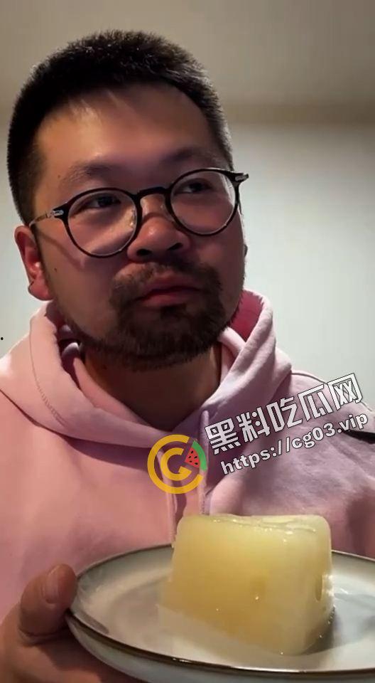 毁三观！精液爱好者收集来自十几个朋友150毫升的精液做成自己的生日蛋糕  第7张