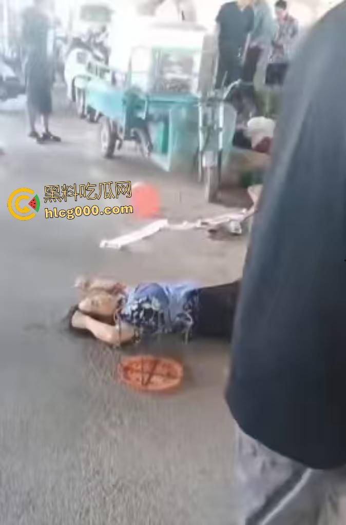 河南中牟摊位争夺战遭捅杀！三人被捅身亡，摊位血流成河，菜品上直接变血红色！  第1张