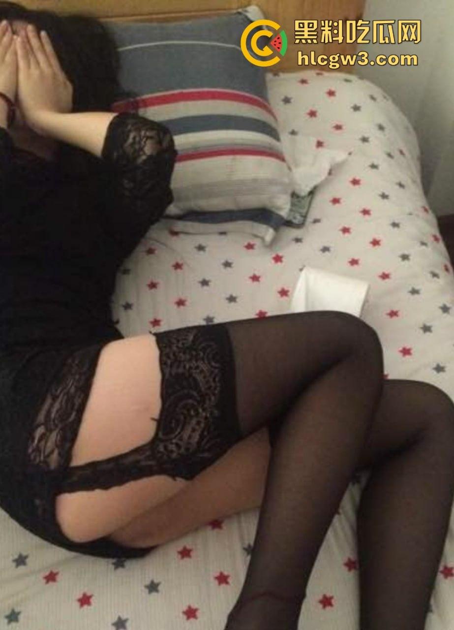 长沙理工15级卓越班【蒋鑫】黑丝情趣视频被男友曝光，骚得不一般，玩的花活让人看了上头！  第1张