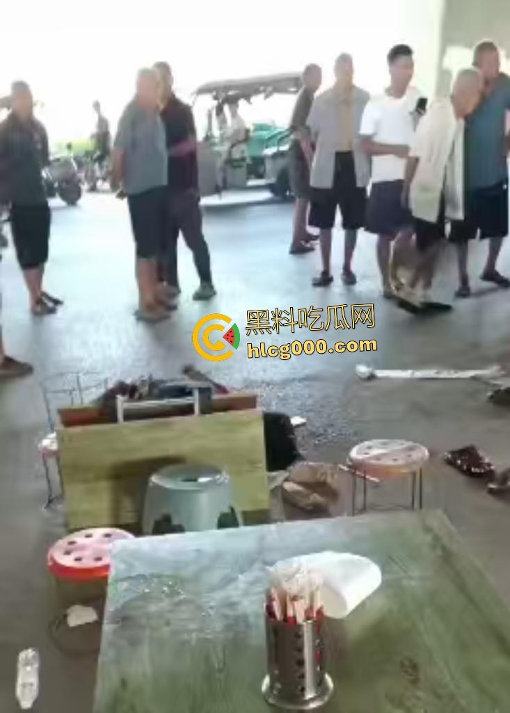 河南中牟摊位争夺战遭捅杀！三人被捅身亡，摊位血流成河，菜品上直接变血红色！  第8张