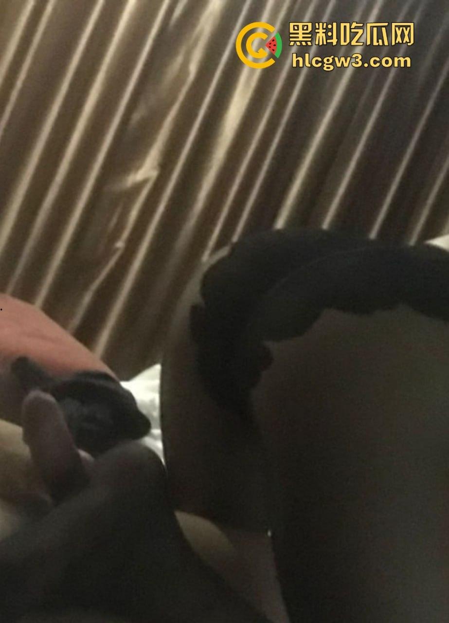 长沙理工15级卓越班【蒋鑫】黑丝情趣视频被男友曝光，骚得不一般，玩的花活让人看了上头！  第14张