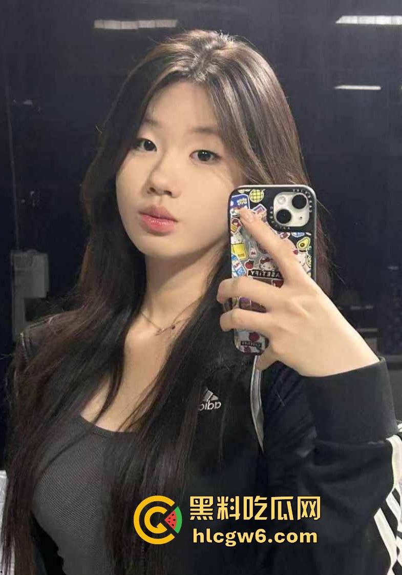 河南20岁骚货【李琦】风骚视频曝光 黑丝连体情趣内衣大跳骚舞 自慰高潮湿到滴水 骚货天花板就是她！  第2张