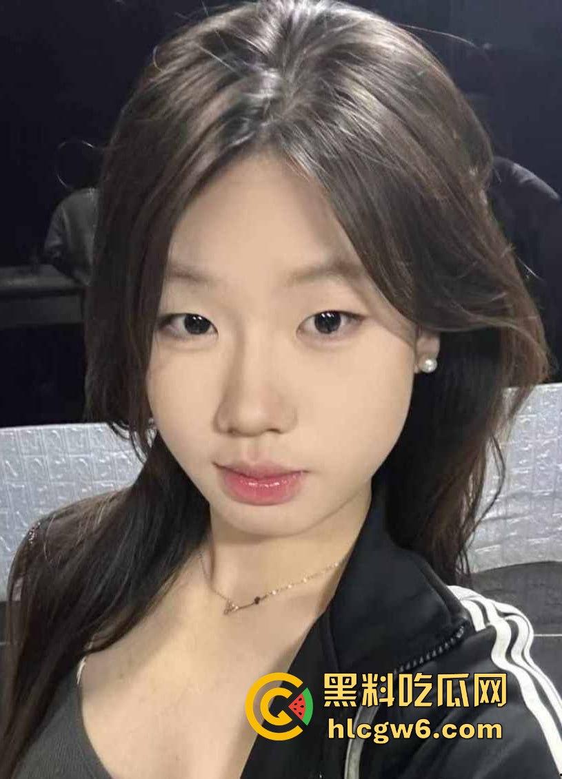 河南20岁骚货【李琦】风骚视频曝光 黑丝连体情趣内衣大跳骚舞 自慰高潮湿到滴水 骚货天花板就是她！  第3张