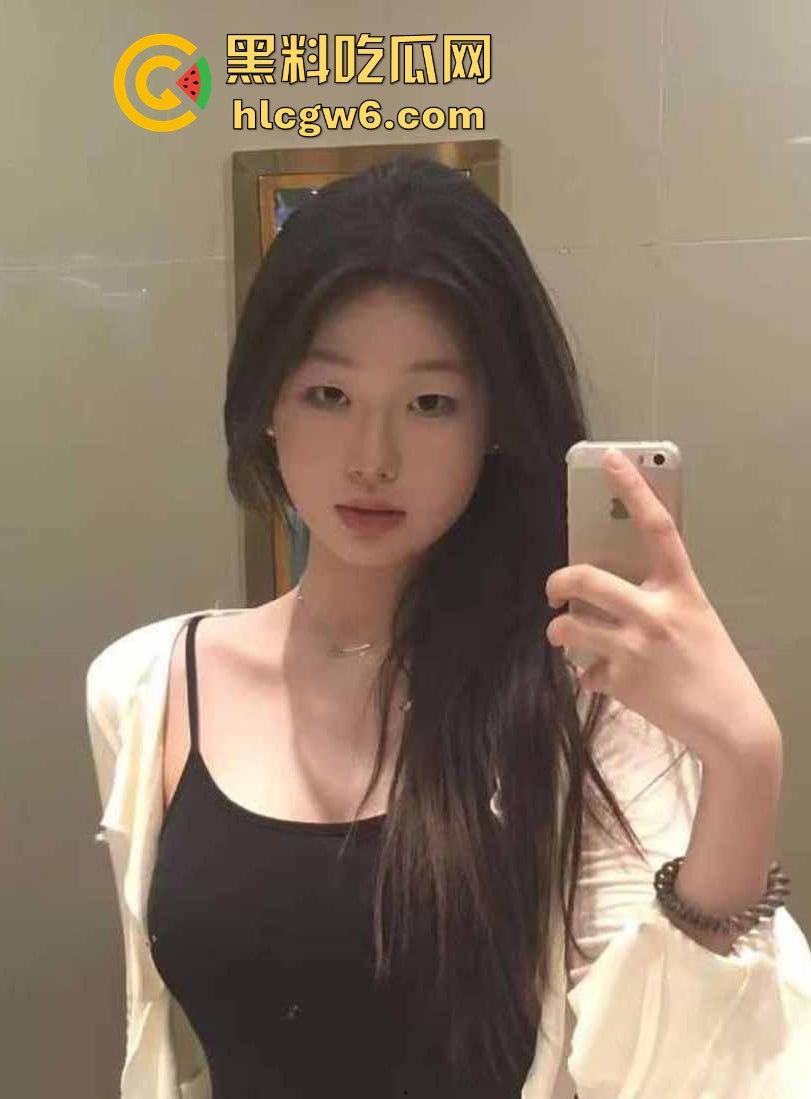 河南20岁骚货【李琦】风骚视频曝光 黑丝连体情趣内衣大跳骚舞 自慰高潮湿到滴水 骚货天花板就是她！  第8张