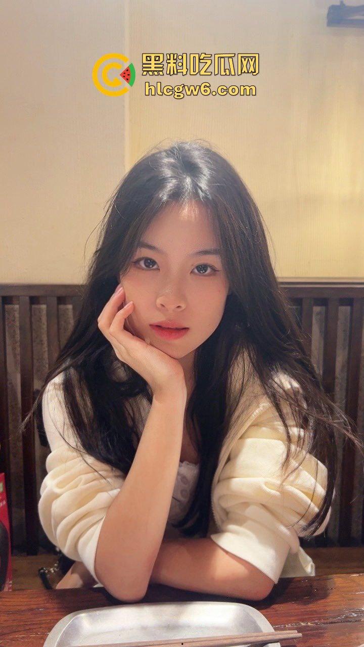 成都高冷白领【胡依然】外表清冷像仙女，床上浪得像小母狗，小哥5天玩到叫床不止！  第6张