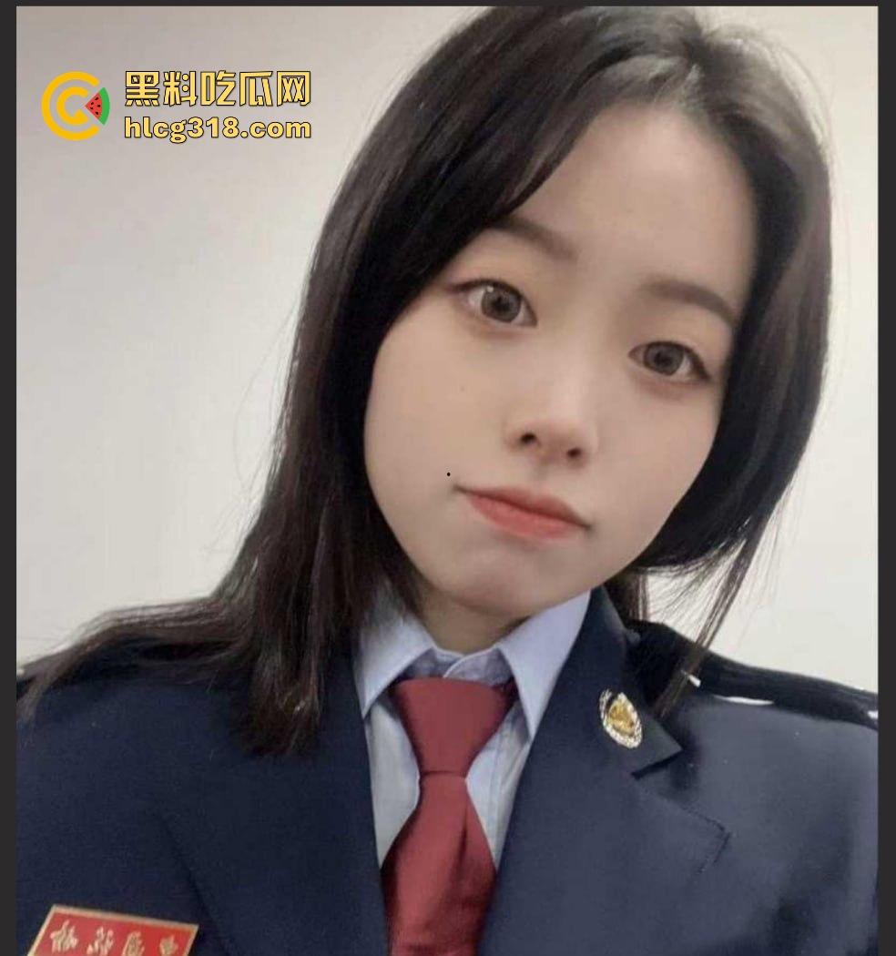 杭州检察官【李紫琪】堕落性爱视频曝光，白天是正襟危坐的检察官，夜晚却化身淫荡贱奴，跪地臣服！  第1张