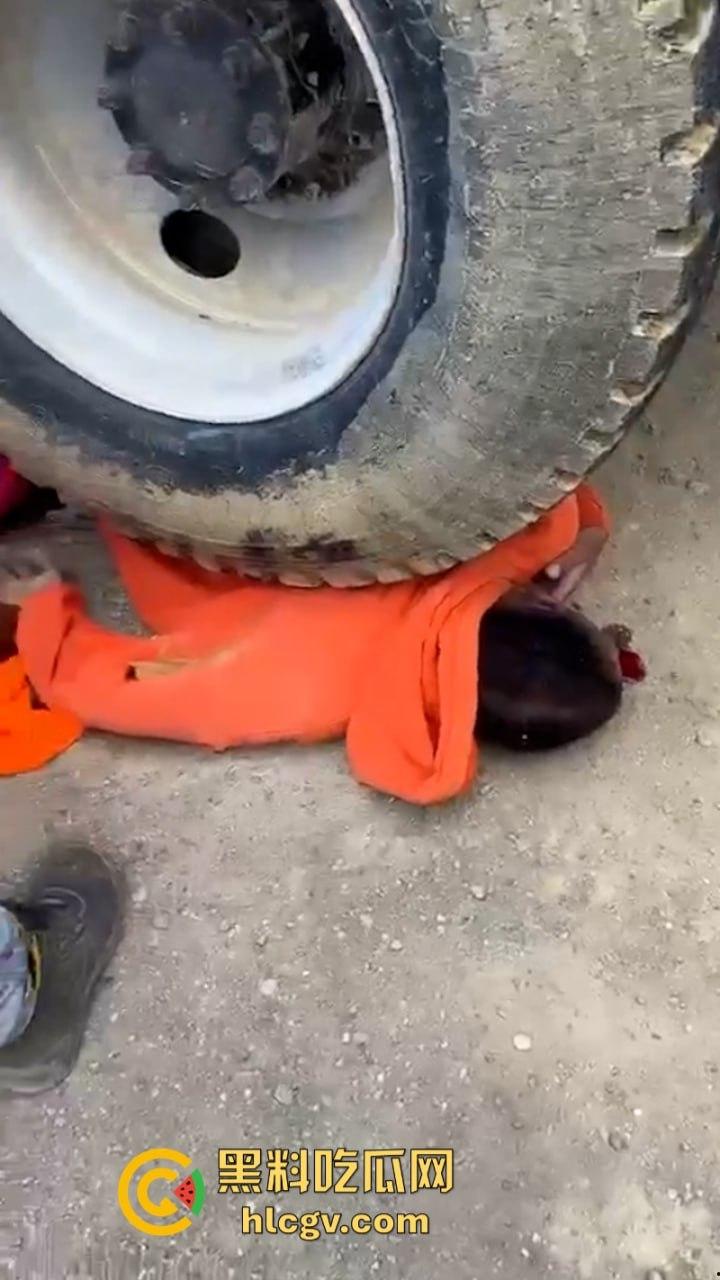 胆小别点!多米尼加高速车祸致三人碾成肉饼 无码实拍曝光惨烈现场 第8张 胆小别点!多米尼加高速车祸致三人碾成肉饼 无码实拍曝光惨烈现场 第8张