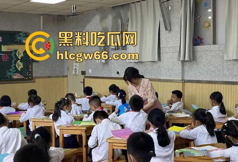 昆明先锋小学老师【缪青颖】知三当三性爱视频被曝 先进女教师竟是淫骚母狗! 第5张 昆明先锋小学老师【缪青颖】知三当三性爱视频被曝 先进女教师竟是淫骚母狗! 第5张