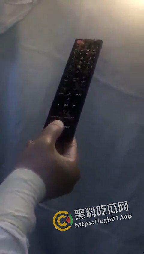 逆天!肛门掏出遥控器 这一定是不小心进去的吧 现场视频流出 第5张 逆天!肛门掏出遥控器 这一定是不小心进去的吧 现场视频流出 第5张