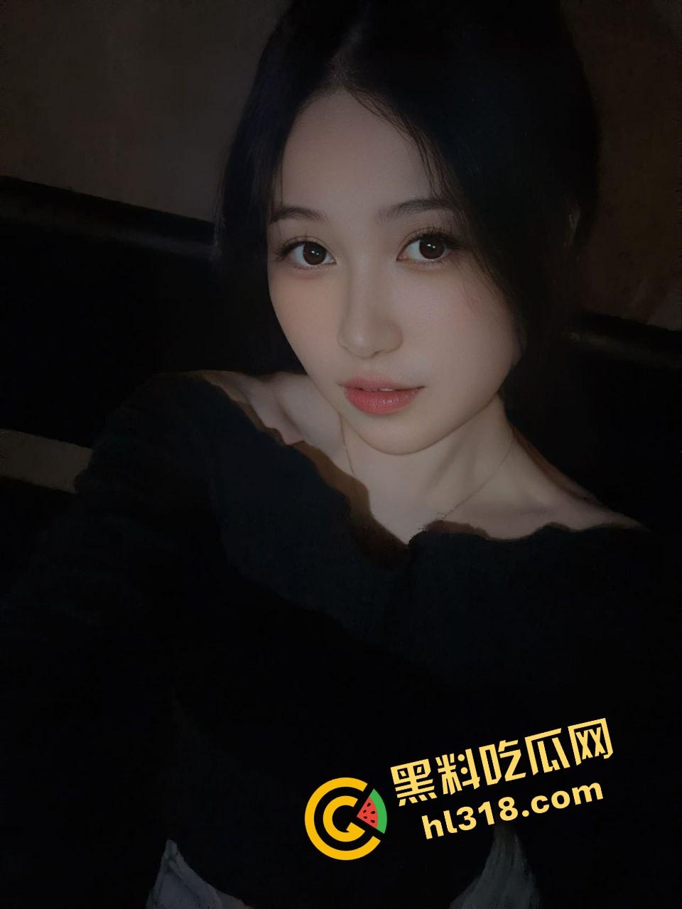 推特『LuckyDog7』巨乳蜂腰肥臀白虎妹，亲手调教成专属炮架，骚逼只为迎接主人的精液！  第1张